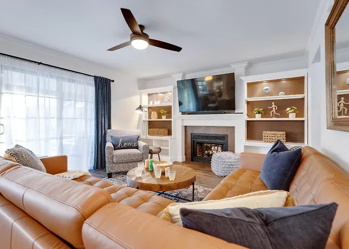 Desert Escape Minutes From Shopping, Dining & Golf