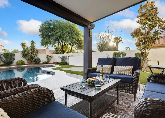 Desert Escape Minutes From Shopping, Dining & Golf *
