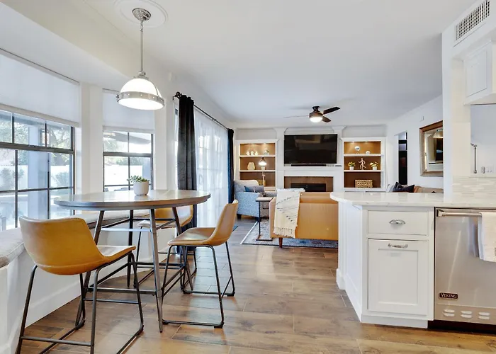 Desert Escape Minutes From Shopping, Dining & Golf