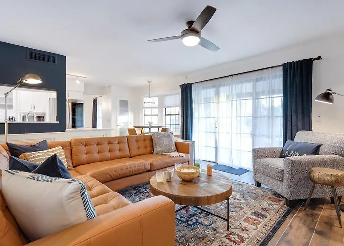 Desert Escape Minutes From Shopping, Dining & Golf Holiday home *