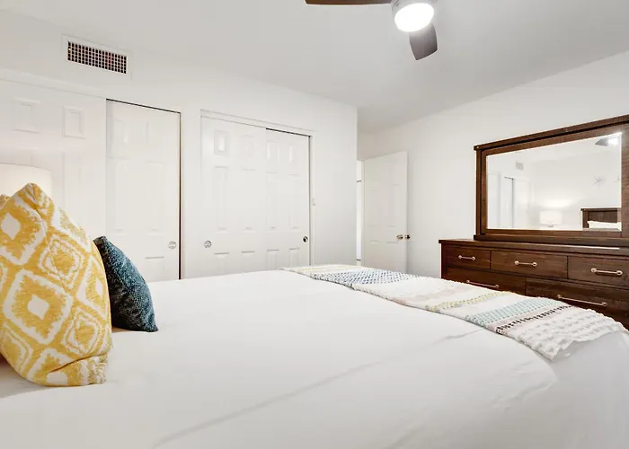 Desert Escape Minutes From Shopping, Dining & Golf Holiday home