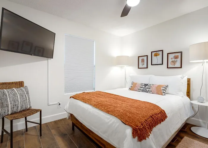 Desert Escape Minutes From Shopping, Dining & Golf