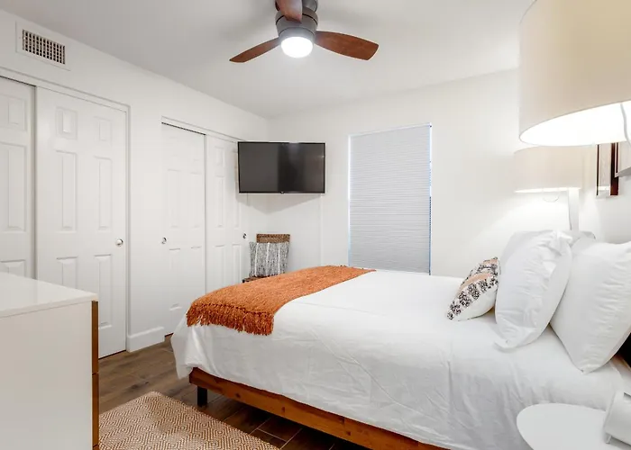 Desert Escape Minutes From Shopping, Dining & Golf Holiday home