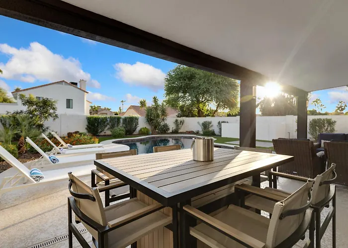 Desert Escape Minutes From Shopping, Dining & Golf