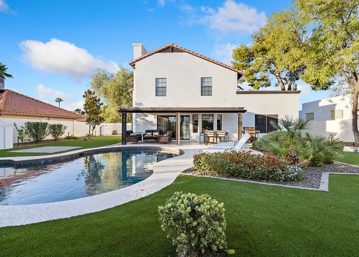 Desert Escape Minutes From Shopping, Dining & Golf Holiday home *