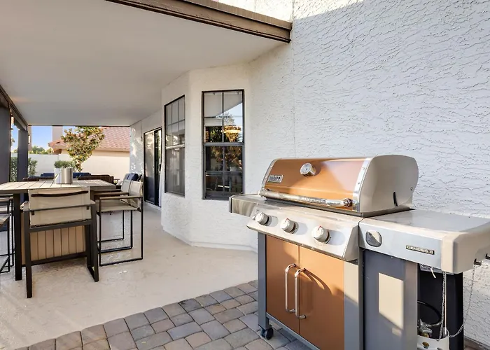 Holiday home Desert Escape Minutes From Shopping, Dining & Golf *
